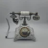 Téléphone blanc antique