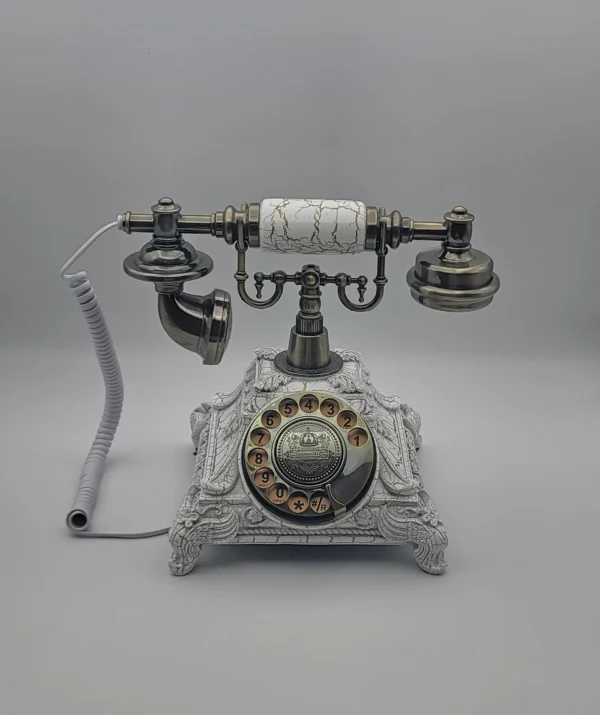 Téléphone blanc antique